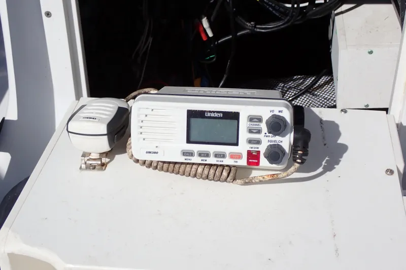 Slide: The Image of VHF marine radio on 2015 Blue Wave 2400 PureBay boat console. - 34