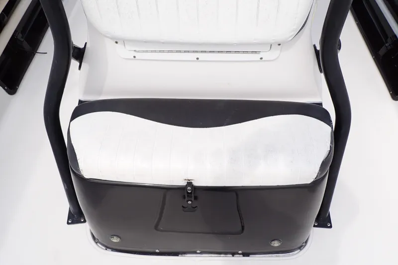 Slide: The Image of White and black seat on 2015 Blue Wave 2400 PureBay boat. - 51