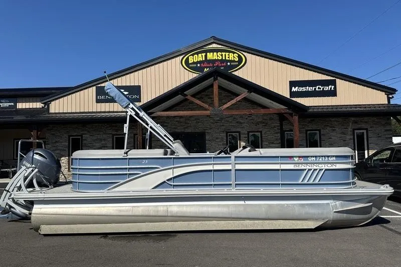 The Image of 2022 Bennington 23 LSR pontoon boat parked outside Boat Masters dealership. - 1