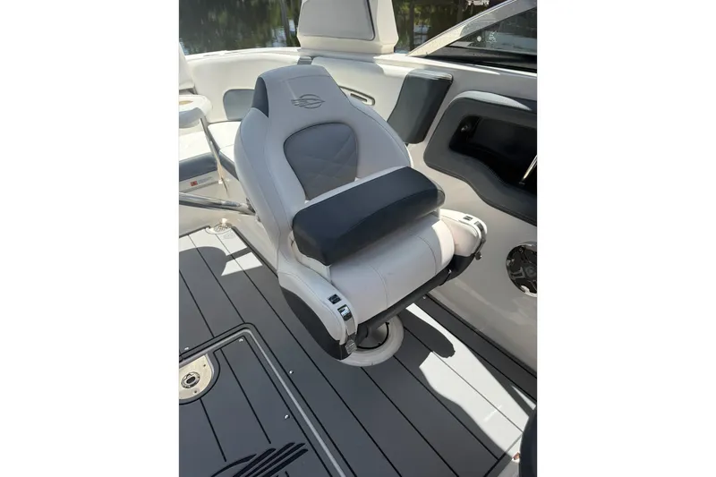Slide: The Image of Captain's seat on 2020 Chaparral 257 SSX boat, featuring sleek design and comfortable upholstery. - 18