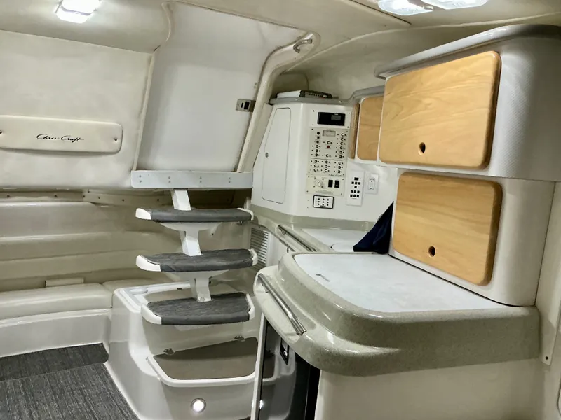 Slide: The Image of Chris-Craft 320 Express Cruiser 1997 - 19