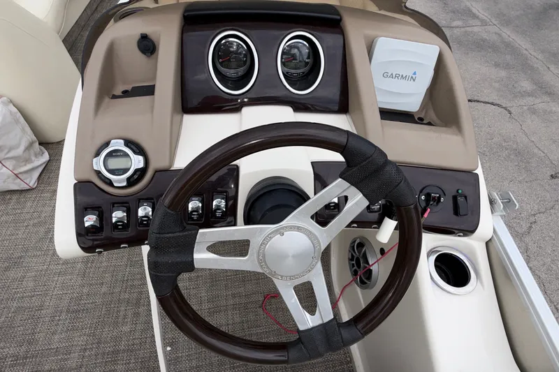 Slide: The Image of Steering console of 2015 Bennington 2550 RSR boat with Garmin navigation system. - 43