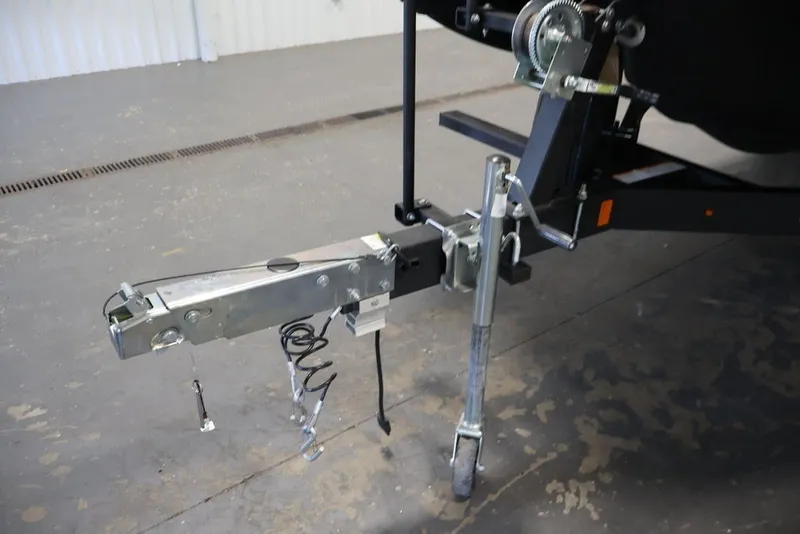 Slide: The Image of Trailer hitch and winch of 2022 Sea-Doo Switch Sport 21 on concrete floor. - 41