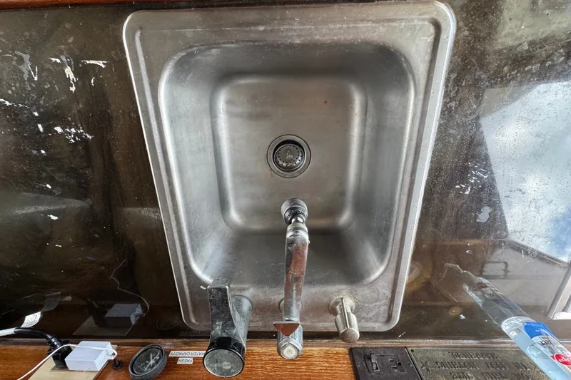 Slide: The Image of Stainless steel sink on 1989 Ocean Yachts 48 Motor Yacht. - 70