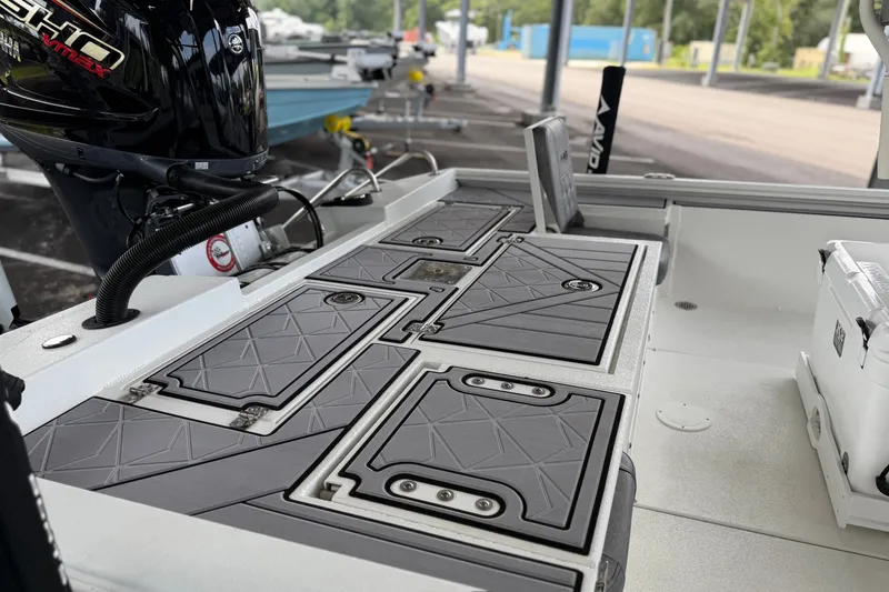 Slide: The Image of Avid 23 Mag 2027 boat deck with storage compartments and Yamaha VMAX engine. - 11