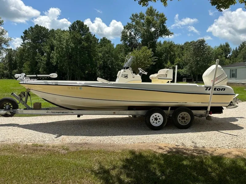 The Image of Triton 220 LTS 2003 - undefined