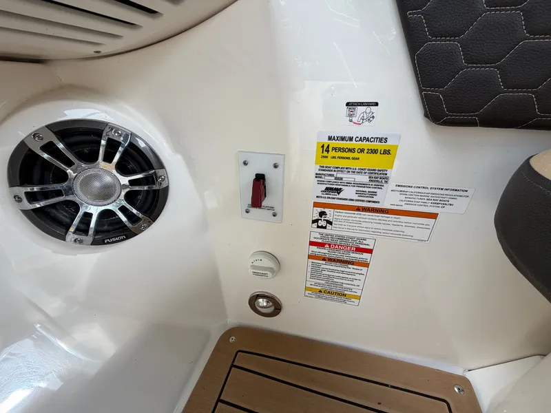 Slide: The Image of Sea Ray SDX 250 2019 - 45