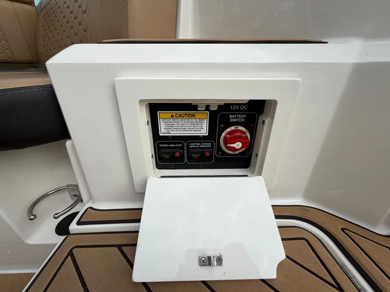 Slide: The Image of Sea Ray SDX 250 2019 - 35