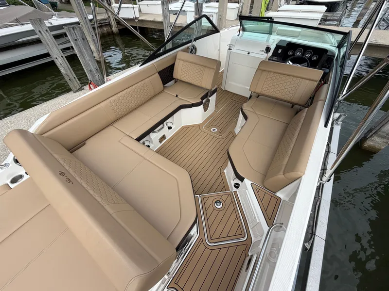 Slide: The Image of Sea Ray SDX 250 2019 - 8