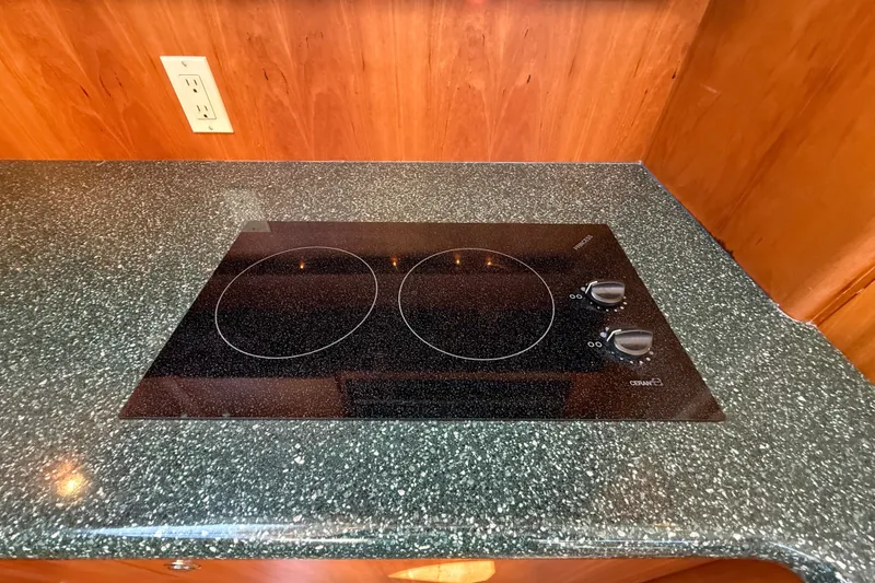 Slide: The Image of Ceramic cooktop on Silverton 42 Convertible yacht, 2000 model, with wooden cabinetry. - 25