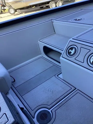 Slide: The Image of The image shows the deck of a G3 Sportsman 1810 SE with gray flooring and storage compartments. - 30