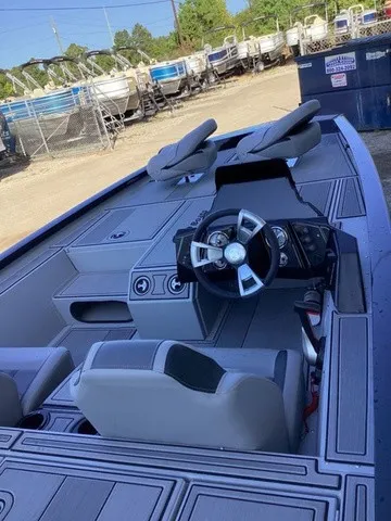 Slide: The Image of The image shows the cockpit of a G3 Sportsman 1810 SE boat with gray seats and a modern steering wheel. - 34