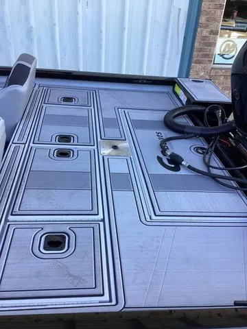 Slide: The Image of The image shows the deck of a G3 Sportsman 1810 SE boat with multiple storage compartments. - 10