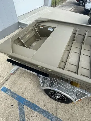 Slide: The Image of A G3 Gator Tough 1652 VBW boat on a trailer, featuring a sturdy design and aluminum structure. - 5