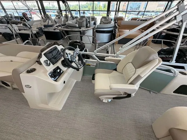Slide: The Image of The image shows the cockpit of a 2027 Avalon VEN 23E85 VRB with a comfortable captain's chair. - 7