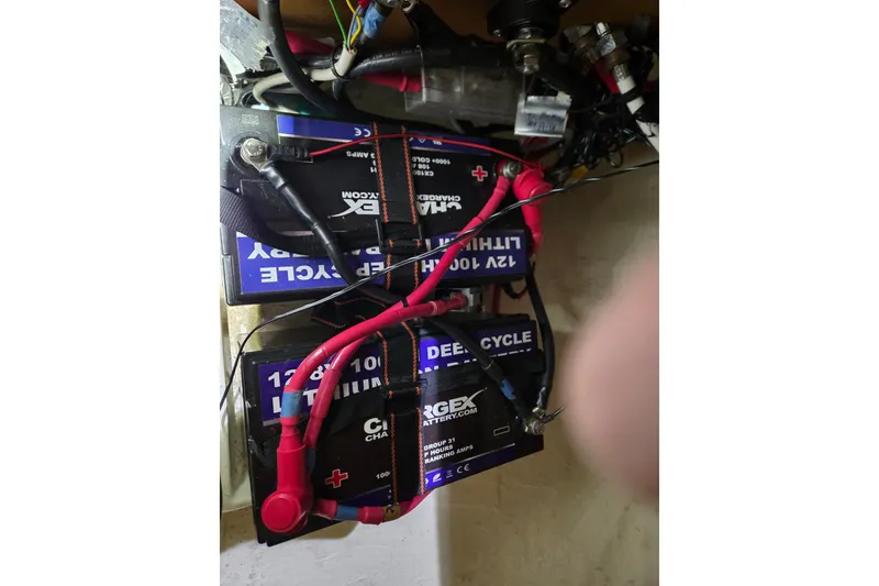 Slide: The Image of 12V deep cycle batteries with red and black cables in a 2011 Hake Seaward 32RK. - 39