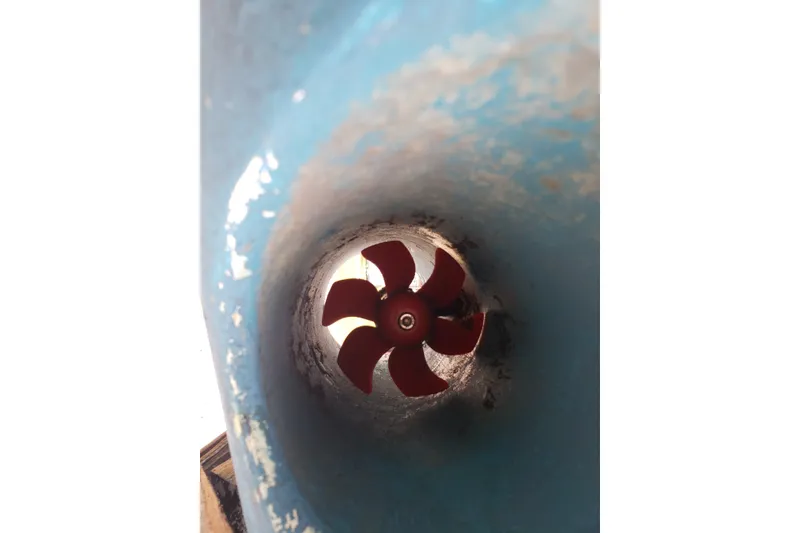 Slide: The Image of Red propeller inside a blue tunnel of a 2011 Hake Seaward 32RK boat. - 51