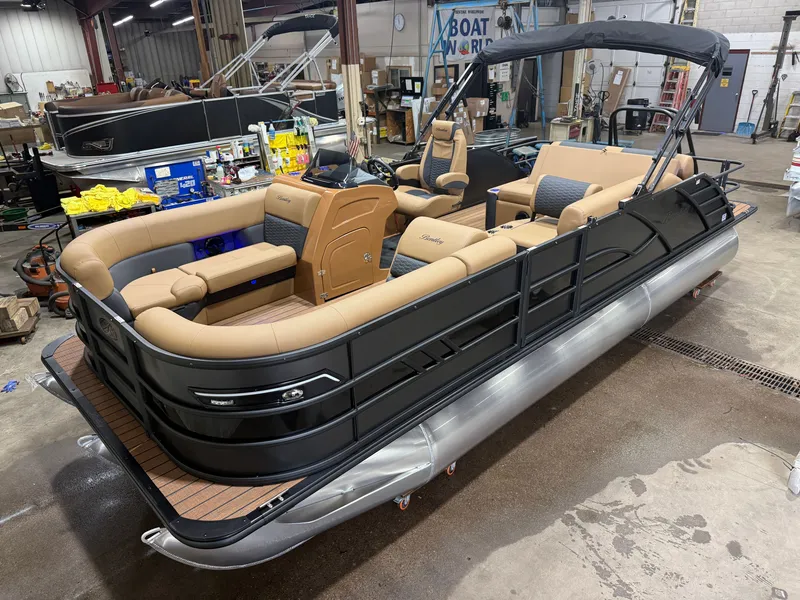 The Image of Bentley Pontoons Elite 223 Swingback Tritoon 2027 - 1