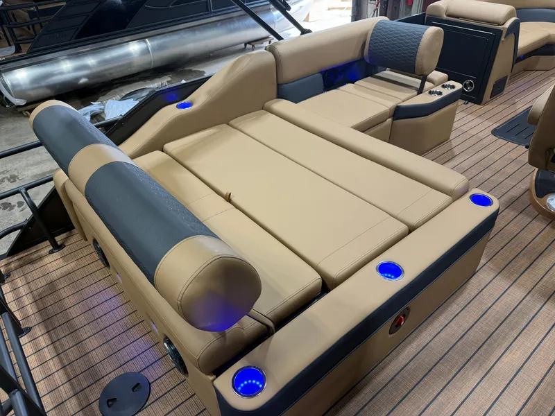 Slide: The Image of Bentley Pontoons Elite 223 Swingback Tritoon 2027 - 22