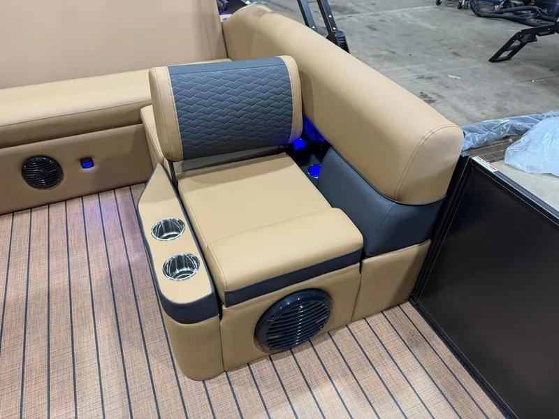 Slide: The Image of Bentley Pontoons Elite 223 Swingback Tritoon 2027 - 16