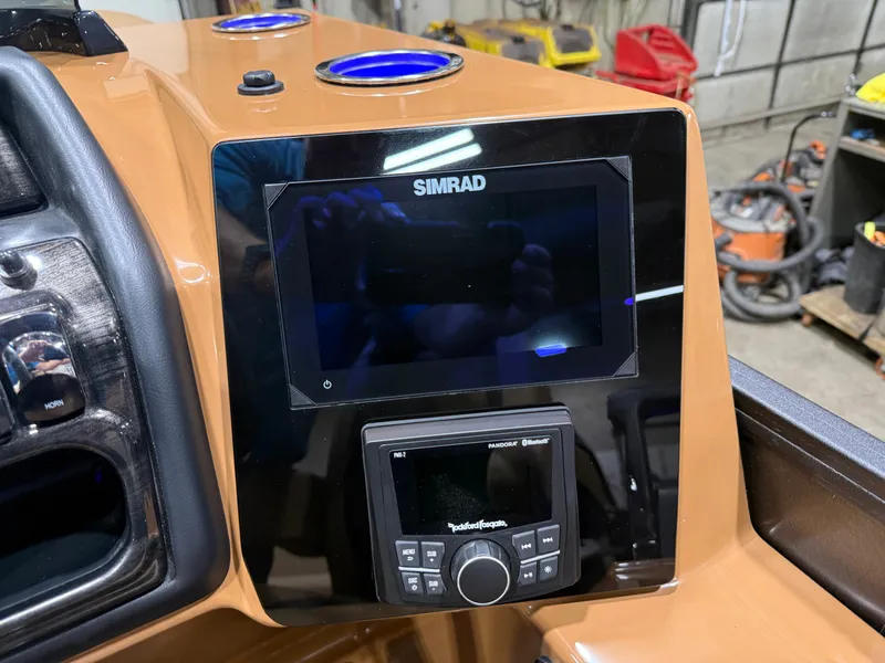 Slide: The Image of Bentley Pontoons Elite 223 Swingback Tritoon 2027 - 14
