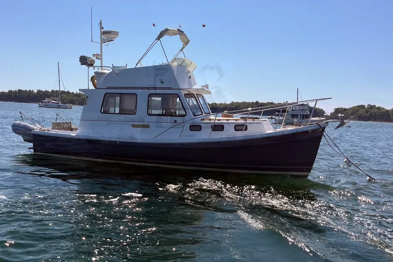 The Image of Atlantic Boat Flye Point 32, 1993 model, anchored on a sunny day. - 1