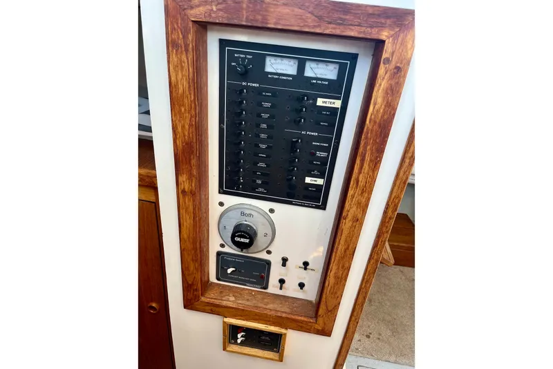 Slide: The Image of Control panel of a 1993 Atlantic Boat Flye Point 32 with wooden frame. - 20