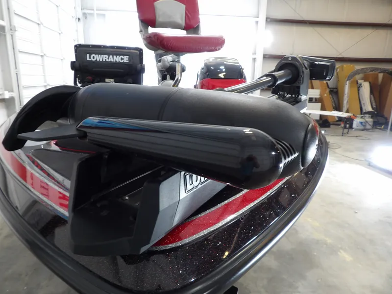 Slide: The Image of A 2010 Nitro Z-7 boat with a Lowrance fish finder, parked indoors. - 14