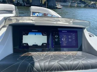 Slide: The Image of The image shows the dashboard of a Harris Grand Mariner 250 with two Simrad displays. - 26