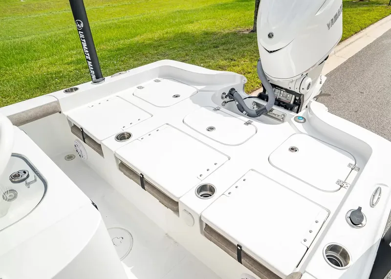Slide: The Image of The image shows the stern of a Sea Hunt BX25FS boat with an outboard motor. - 5