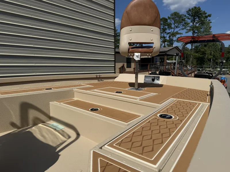 Slide: The Image of The image shows the deck of a G3 Bay GX21 TUNNEL-150HP SHO boat with textured surfaces. - 5