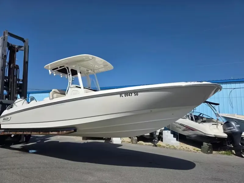Slide: The Image of Boston Whaler 270 Dauntless 2021 - 2