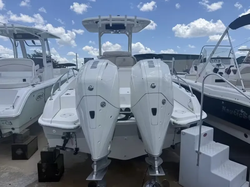 Slide: The Image of Boston Whaler 270 Dauntless 2021 - 6