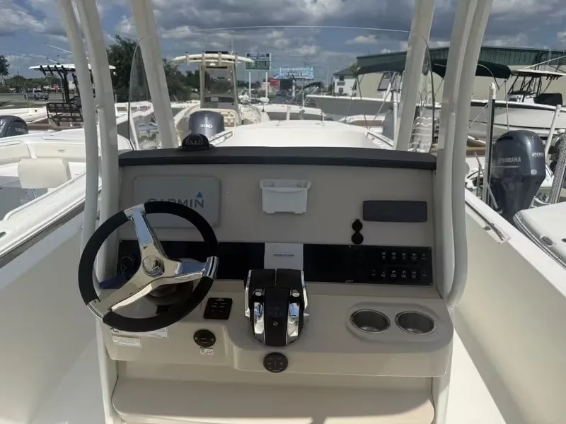 Slide: The Image of Boston Whaler 270 Dauntless 2021 - 10