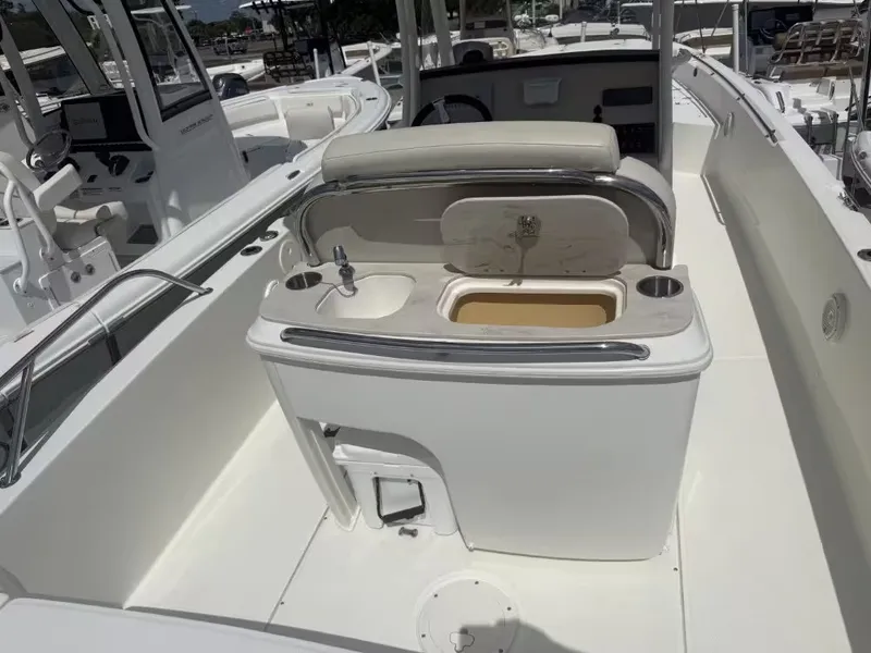 Slide: The Image of Boston Whaler 270 Dauntless 2021 - 8