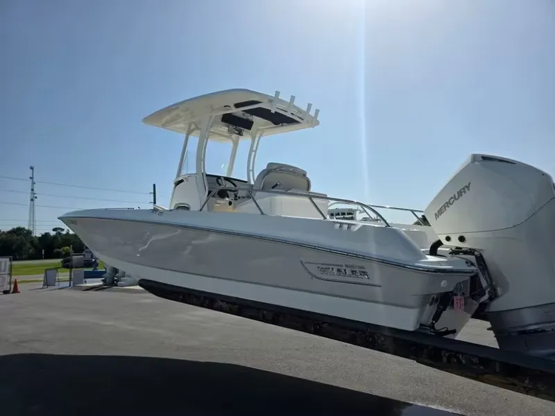Slide: The Image of Boston Whaler 270 Dauntless 2021 - 4