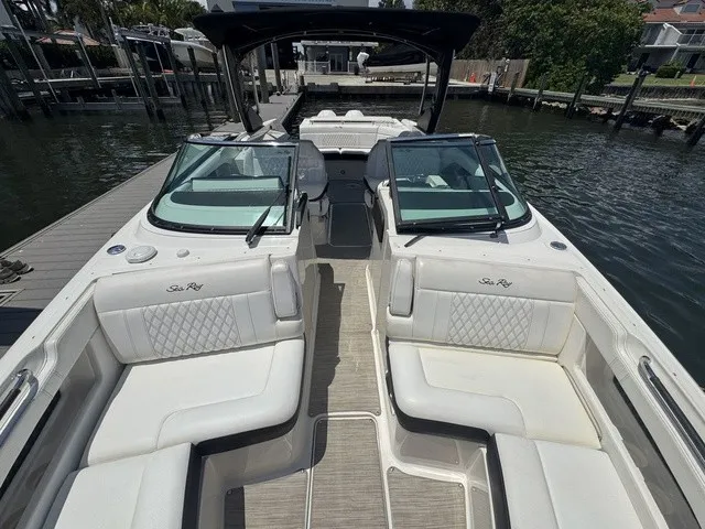 Slide: The Image of Sea Ray SLX 310 Outboard 2021 - 41
