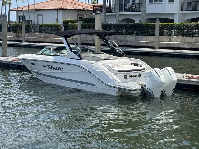 Slide: The Image of Sea Ray SLX 310 Outboard 2021 - 45