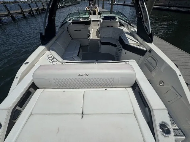 Slide: The Image of Sea Ray SLX 310 Outboard 2021 - 33
