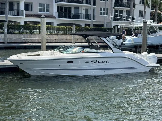 Slide: The Image of Sea Ray SLX 310 Outboard 2021 - 30