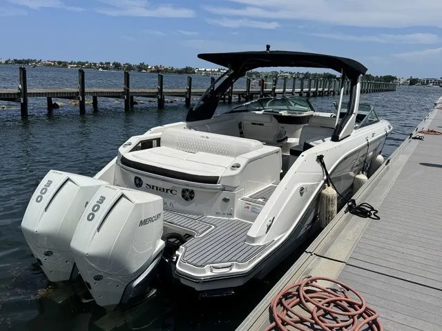 Slide: The Image of Sea Ray SLX 310 Outboard 2021 - 28
