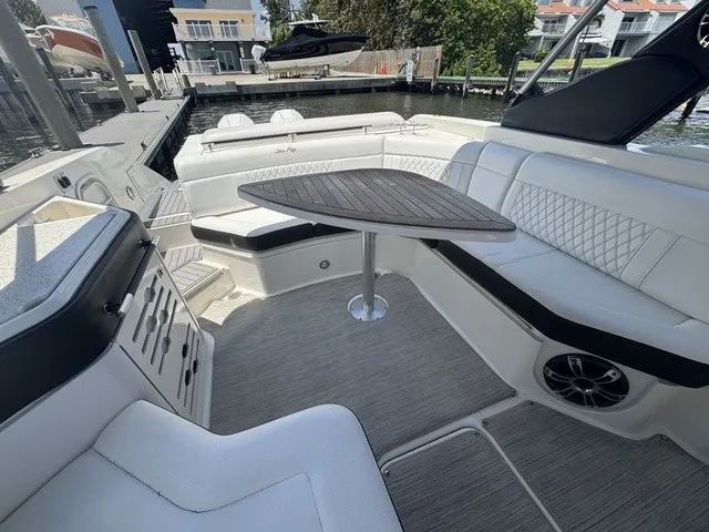 Slide: The Image of Sea Ray SLX 310 Outboard 2021 - 48