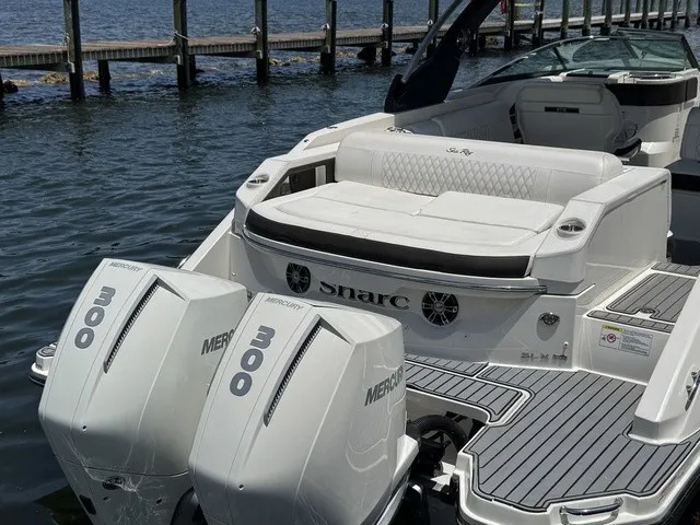 Slide: The Image of Sea Ray SLX 310 Outboard 2021 - 36