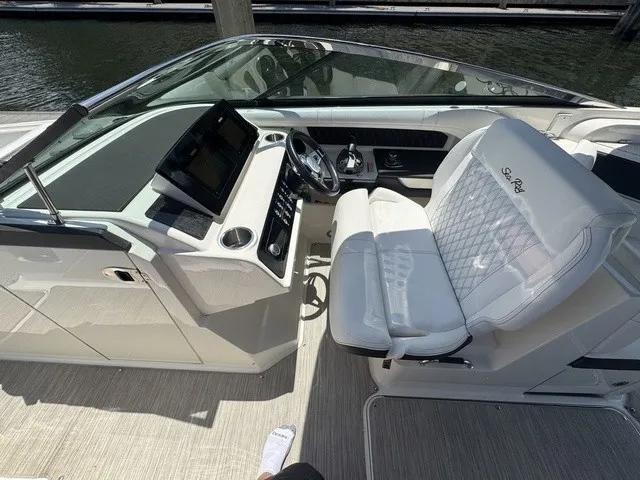 Slide: The Image of Sea Ray SLX 310 Outboard 2021 - 44