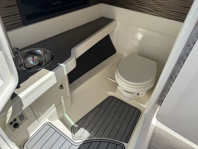 Slide: The Image of Sea Ray SLX 310 Outboard 2021 - 23