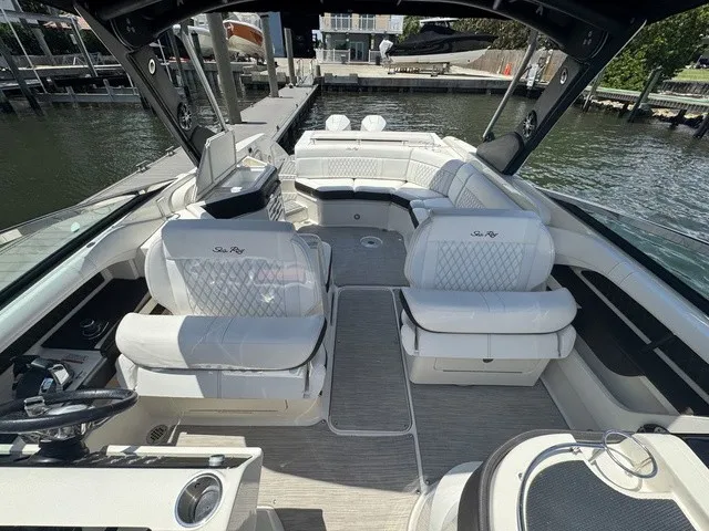 Slide: The Image of Sea Ray SLX 310 Outboard 2021 - 26