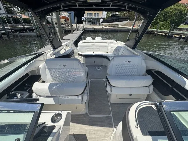 Slide: The Image of Sea Ray SLX 310 Outboard 2021 - 15