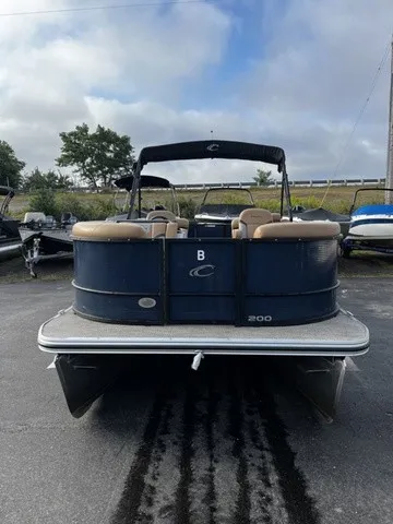 The Image of Crest Classic 200 SLC Pontoon 2025 - 1