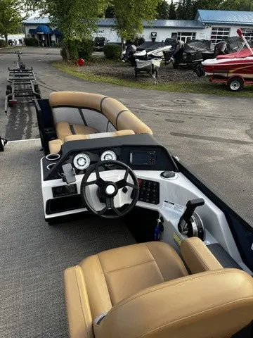 Slide: The Image of Crest Classic 200 SLC Pontoon 2025 - 22