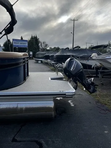 Slide: The Image of Crest Classic 200 SLC Pontoon 2025 - 7